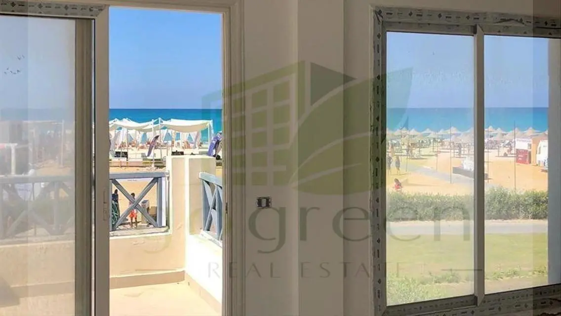 Finished villa for resale first sea row - Stella