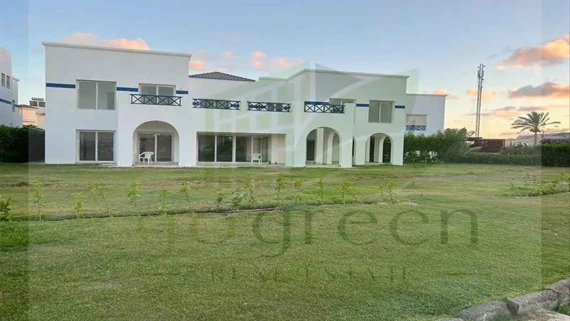 Finished villa for resale first sea row - Stella
