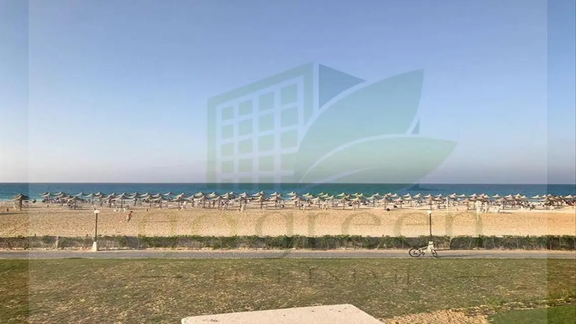 Finished villa for resale first sea row - Stella