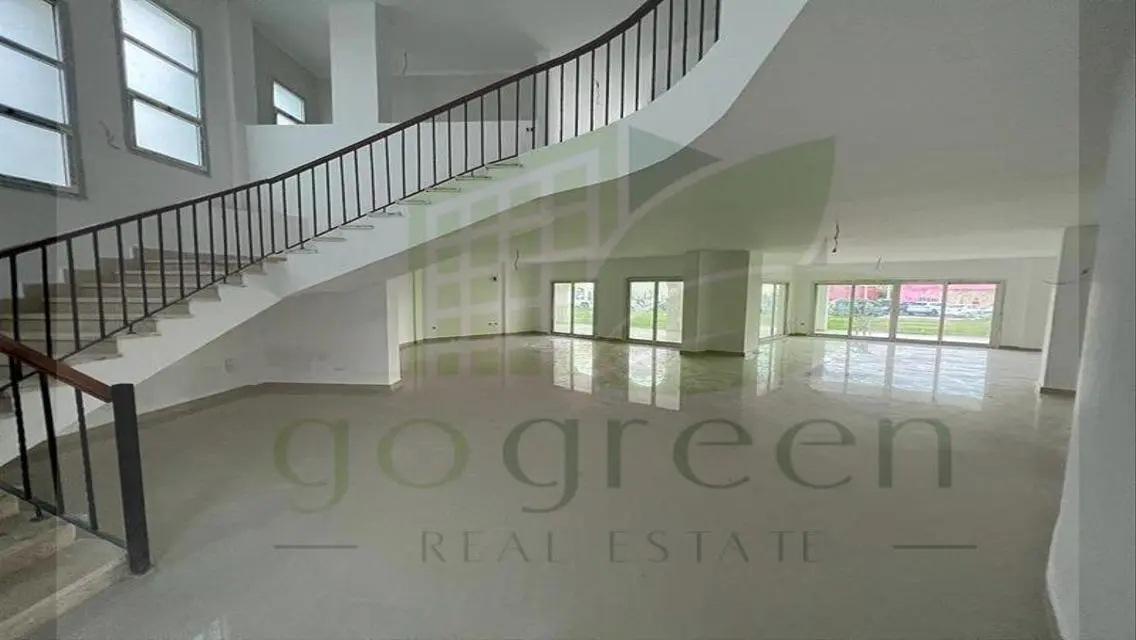 Finished villa for resale first sea row - Stella