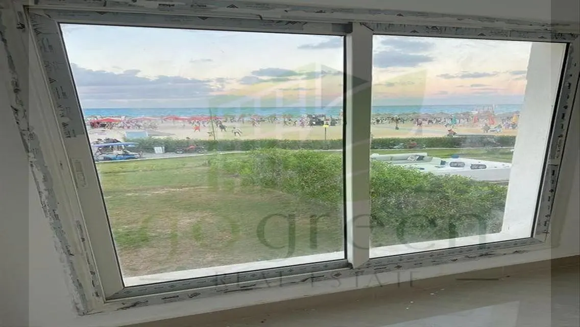 Finished villa for resale first sea row - Stella