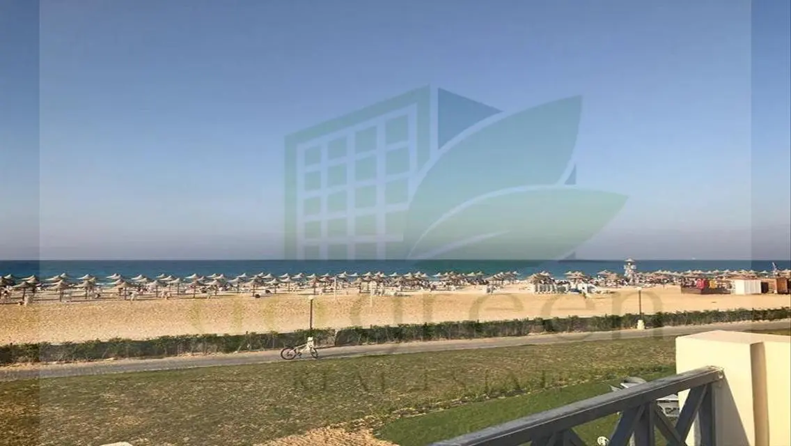 Finished villa for resale first sea row - Stella