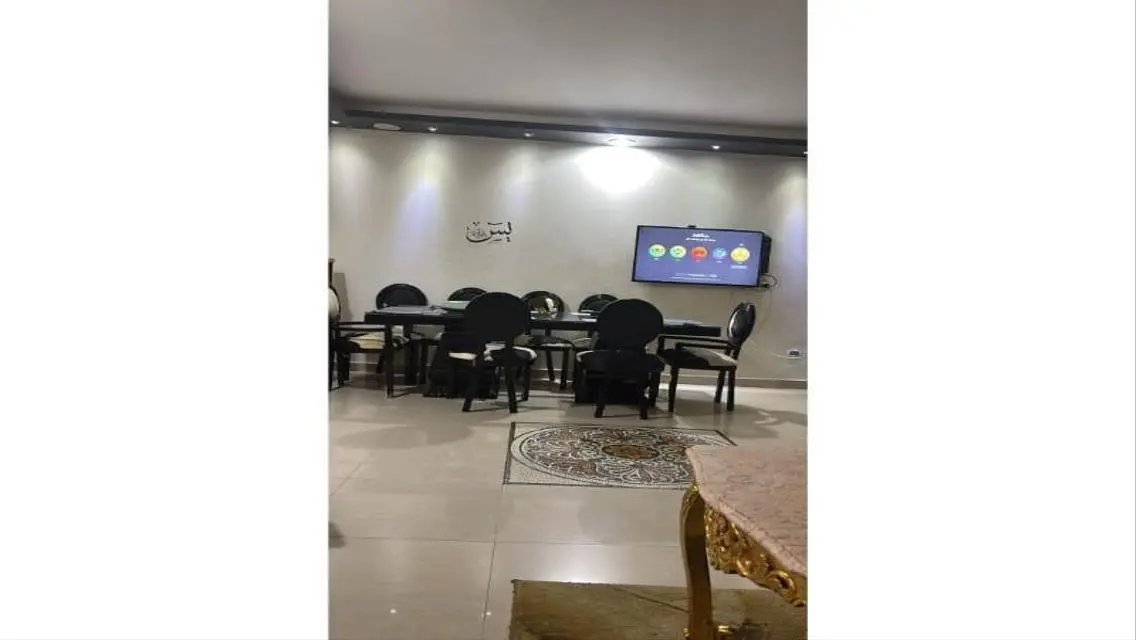 شقه الايجار مكيفه بالكامل ف التجمع الخامس 90 جنوبي