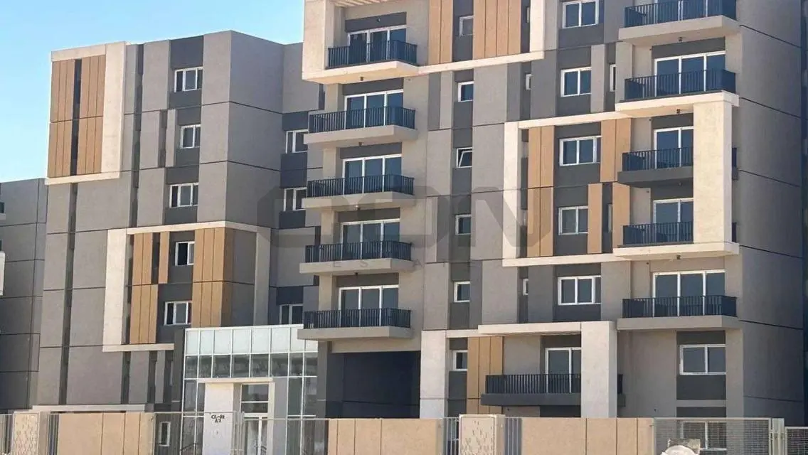 للبيع بنتهاوس بموقع مميز  في هاب تاون