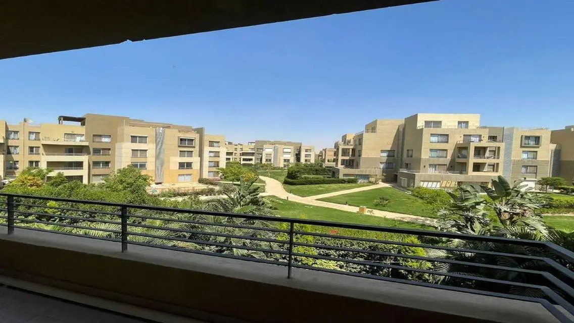 بالم باركس,شقة مفروشة,تطل علي مسطحات خضراء 2 نوم .