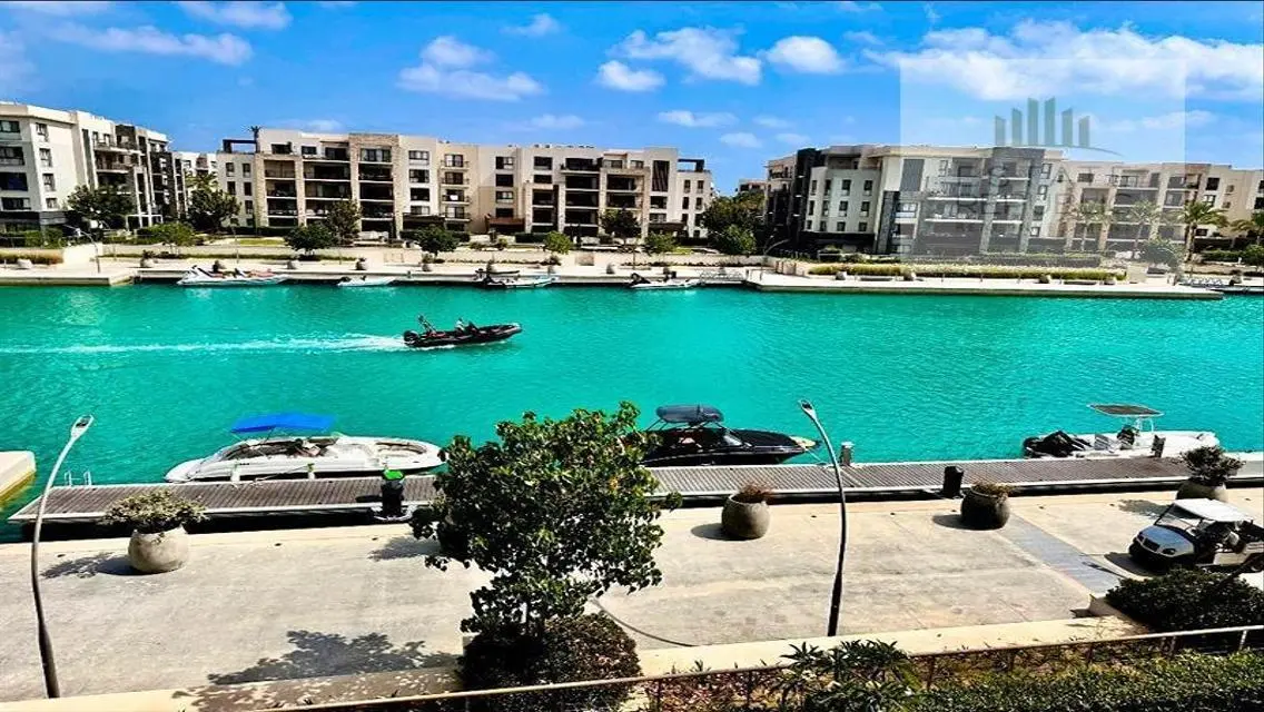 شالية للبيع دايركت علي اللاجون في مارينا مراسي