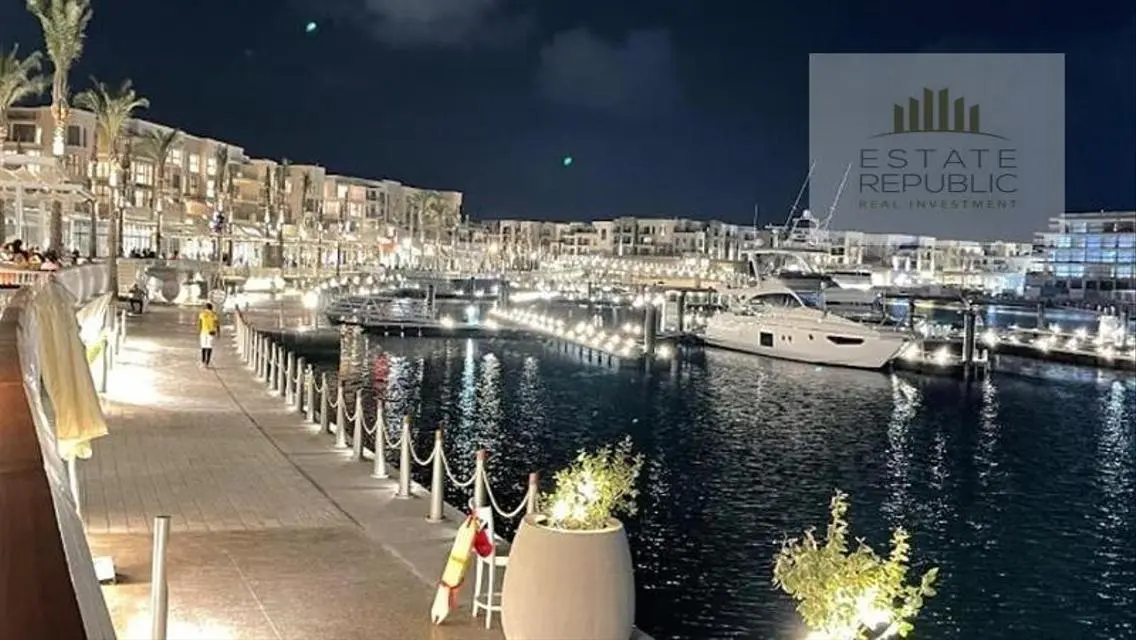 شالية للبيع دايركت علي اللاجون في مارينا مراسي
