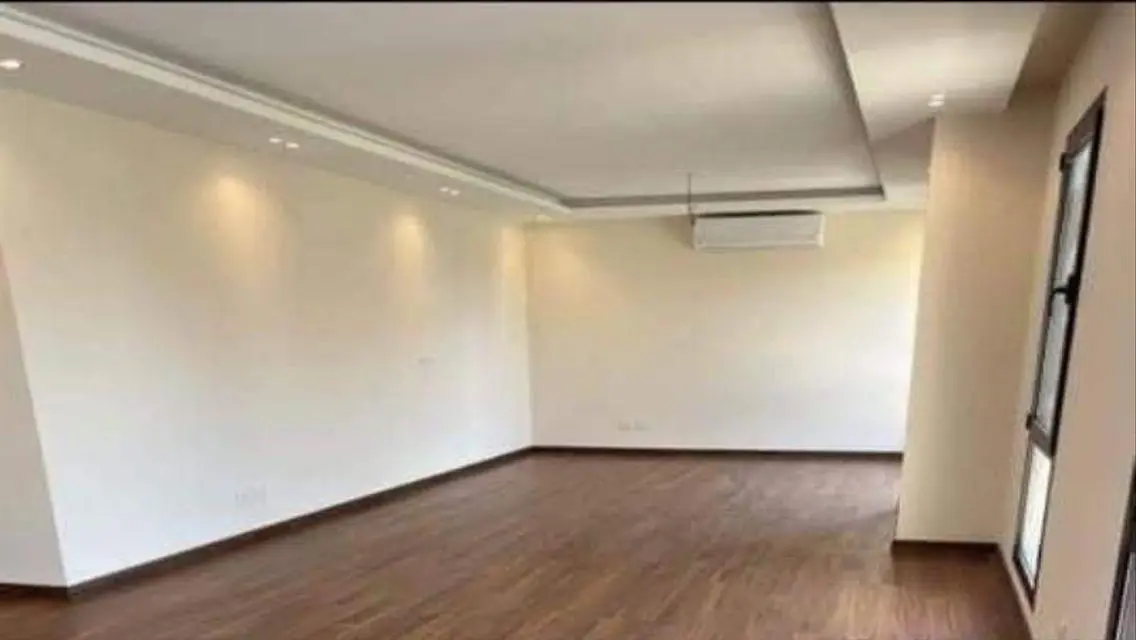 شقه للبيع في هايد بارك new cairoبالتقسيط علي 12سنه