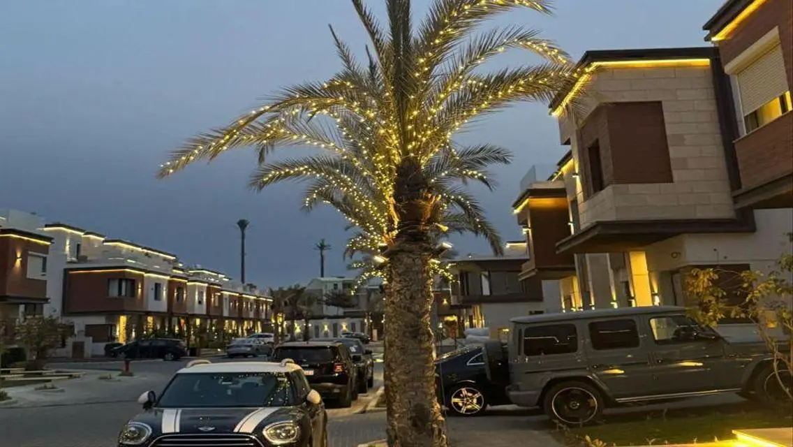 شقه للبيع في هايد بارك new cairoبالتقسيط علي 12سنه