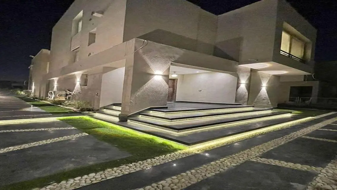 فيلا متسقله للبيع _قلب أكتوبر بسعر خاص في ذا كراون