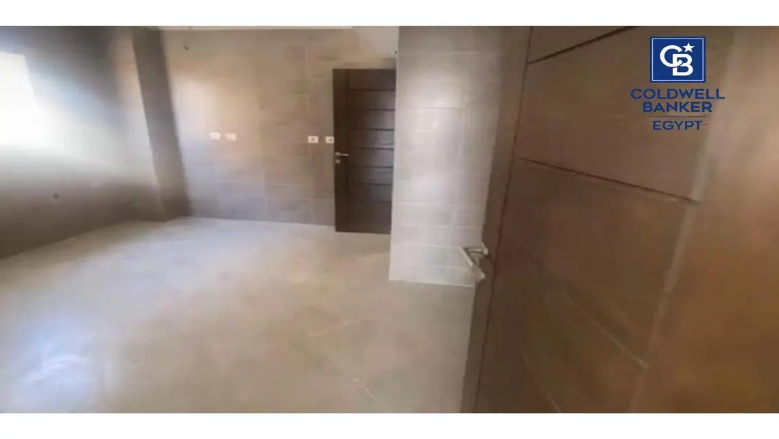 FULLY FINISHED DUPLEX WITH PRIME LOCATION NEW GIZA