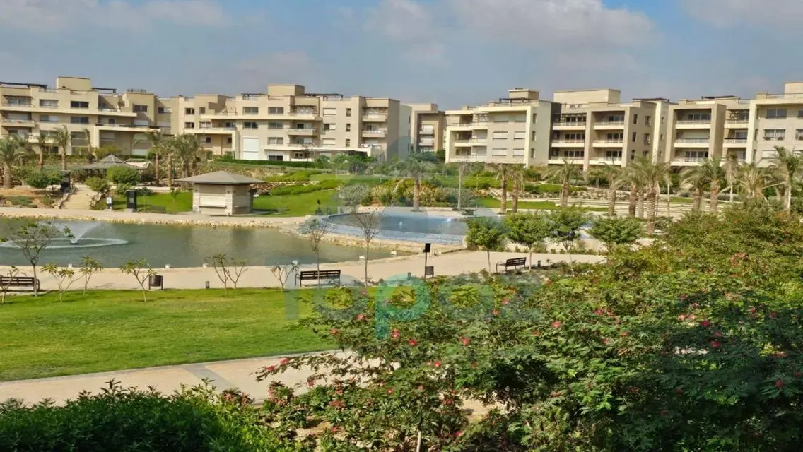 شقة للبيع في امبرفيل نيو جيزة lake view