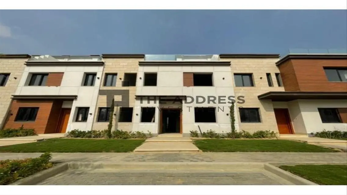 Limited units villas minutes from 90 St. over 10Y
