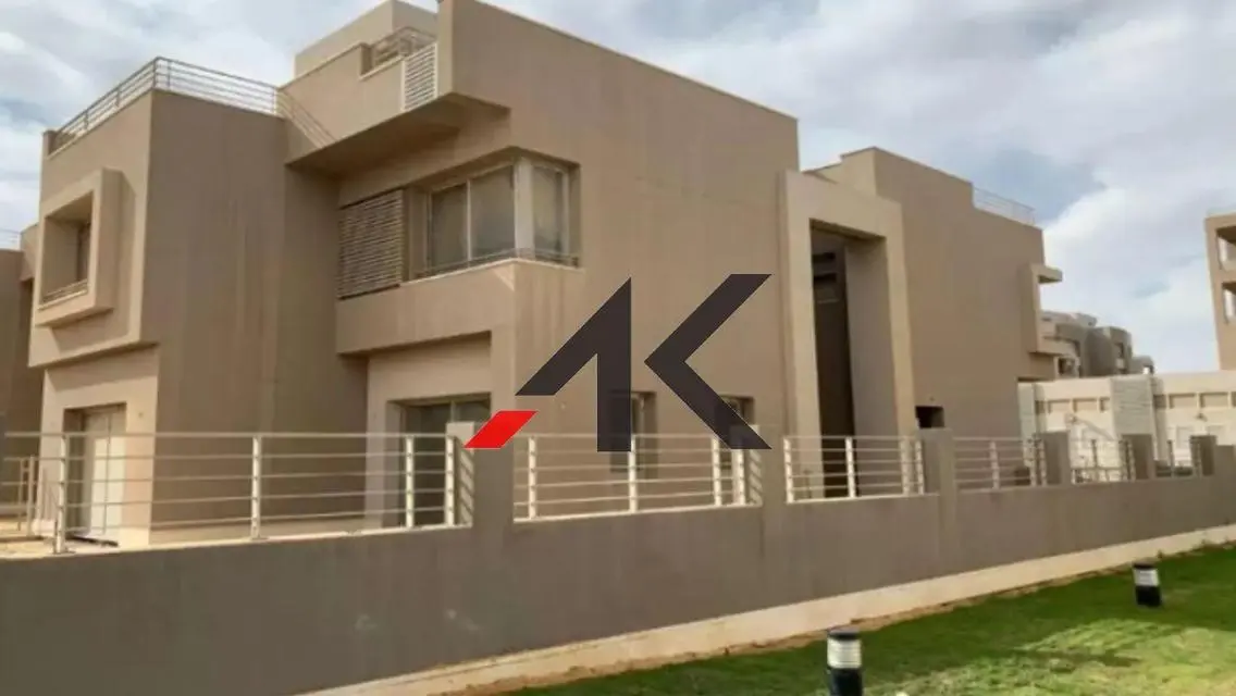 بموقع مميز فيلا للبيع في فيلدج جاردنز قطامية