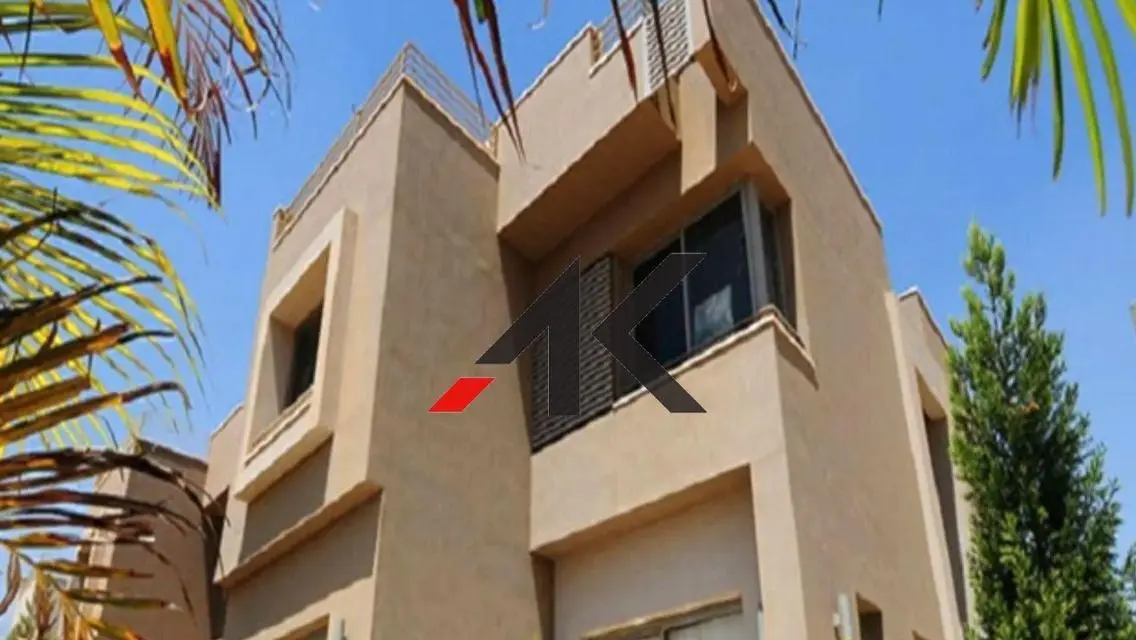 بموقع مميز فيلا للبيع في فيلدج جاردنز قطامية