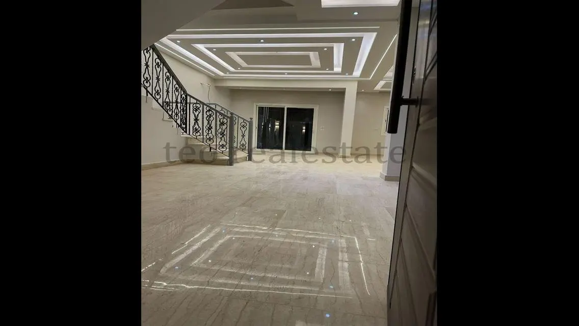 فيلا فاضيه لقطه بتشطيبات الترا لوكس اول سكن