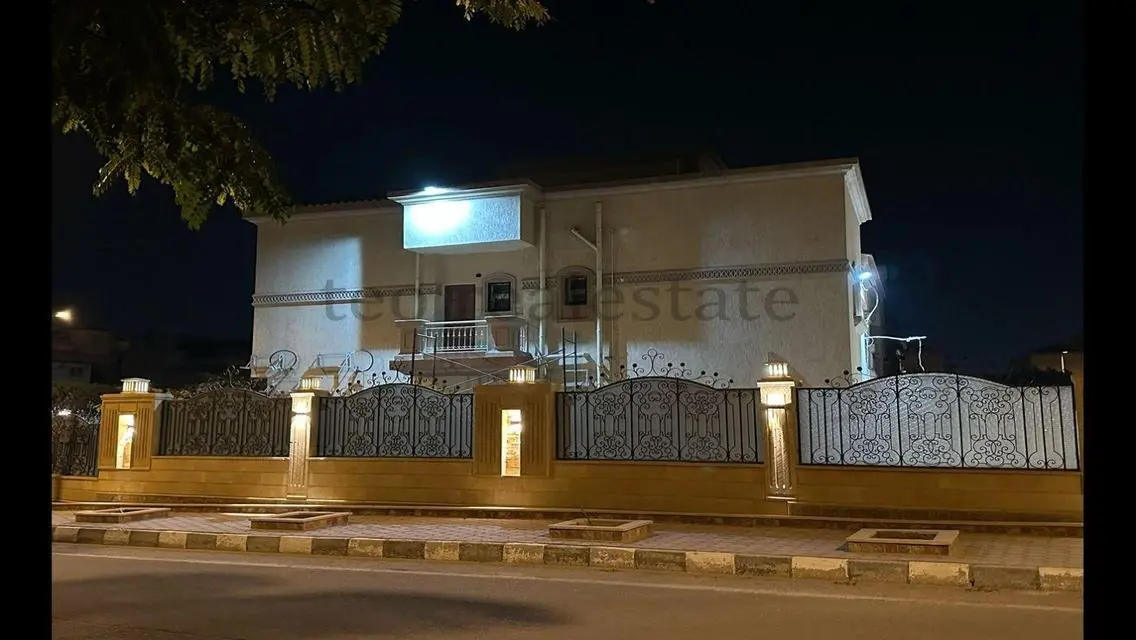 فيلا فاضيه لقطه بتشطيبات الترا لوكس اول سكن