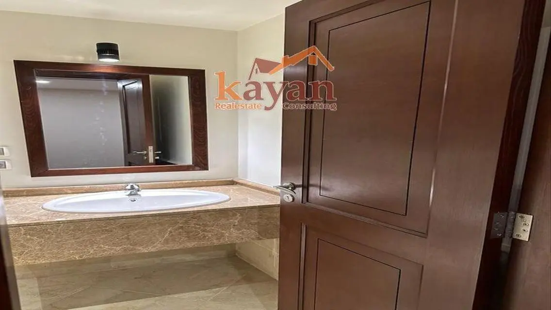 3 bedroom apartment with kitchen and ac in eastown
