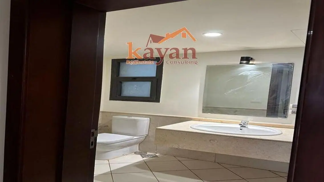 3 bedroom apartment with kitchen and ac in eastown