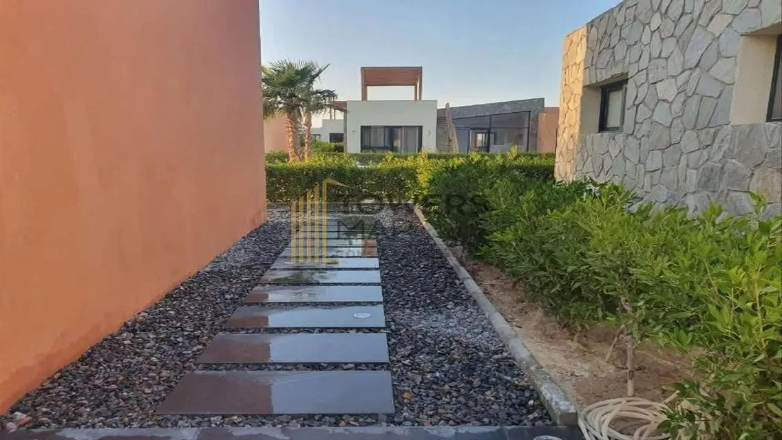 Villa fully finished /2 BR with plot 400m /over 7y