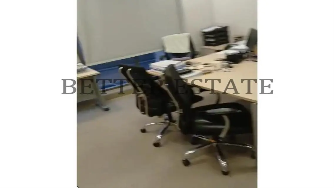 دور اداري بالكامل داخل مول مشهور على محور مصطفى كا