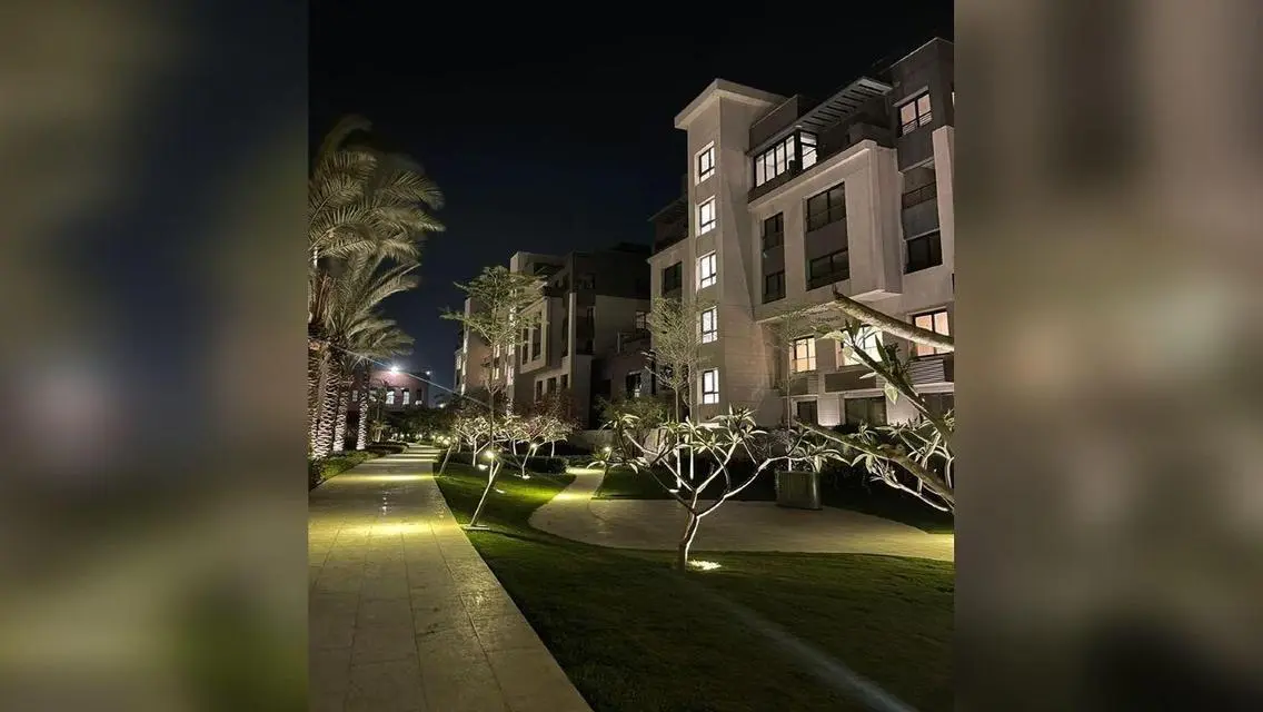 دوبلكس استلام فورى أرضى بجاردن225م ف الجولدن سكوير