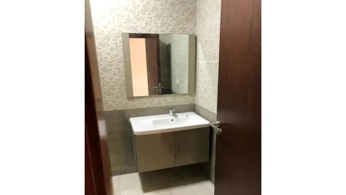 Duplex for rent in Eastown with garden finished