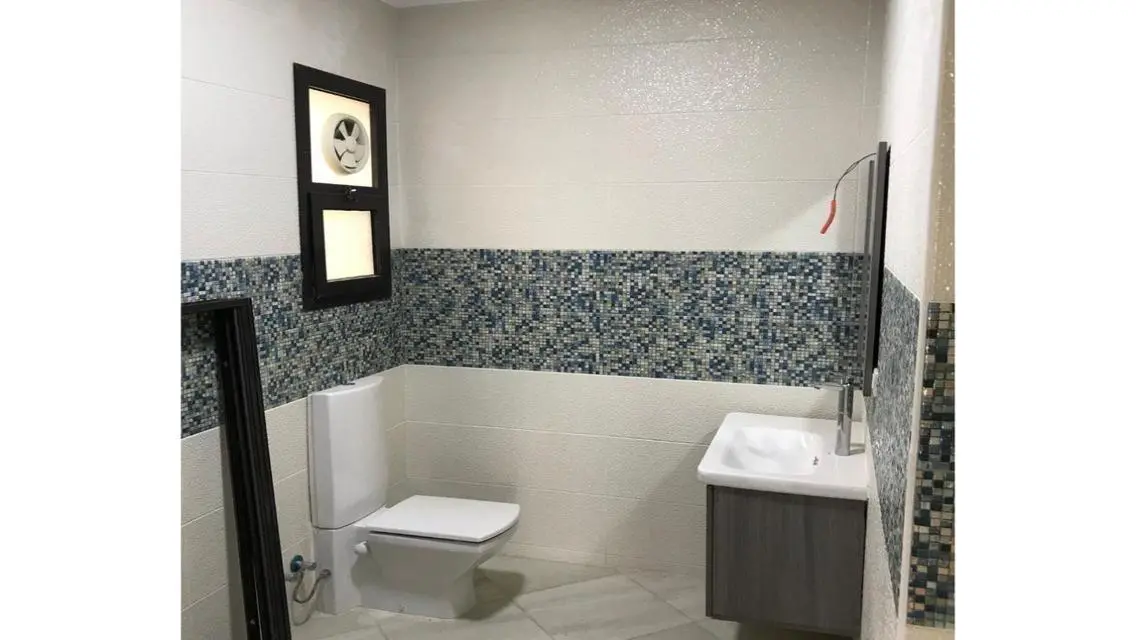 Duplex for rent in Eastown with garden finished