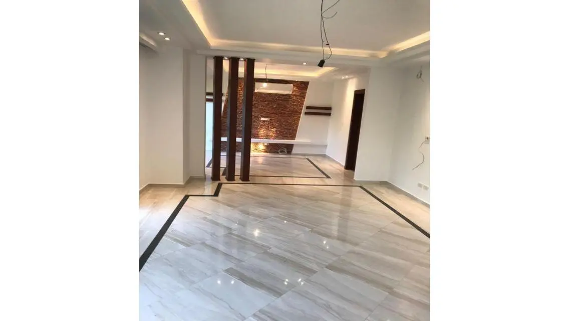 Duplex for rent in Eastown with garden finished