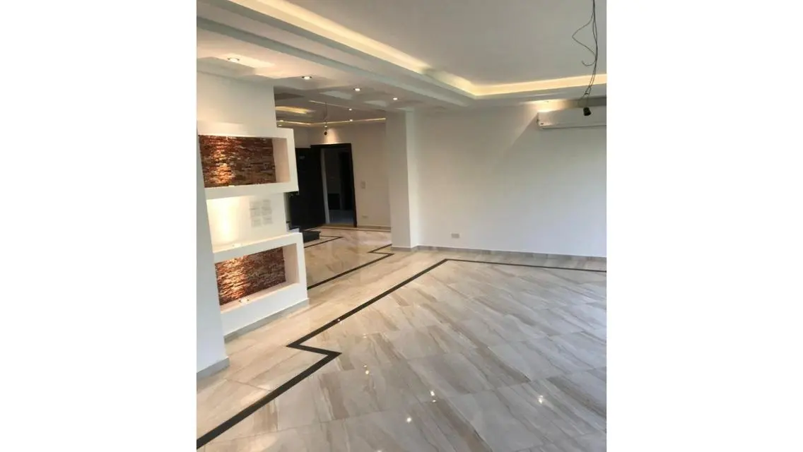 Duplex for rent in Eastown with garden finished