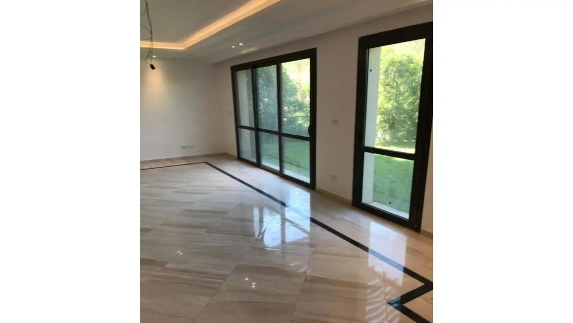 Duplex for rent in Eastown with garden finished