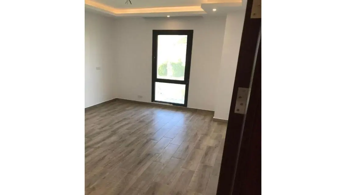 Duplex for rent in Eastown with garden finished