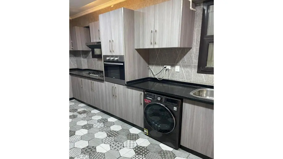 Duplex for rent in Eastown with garden finished