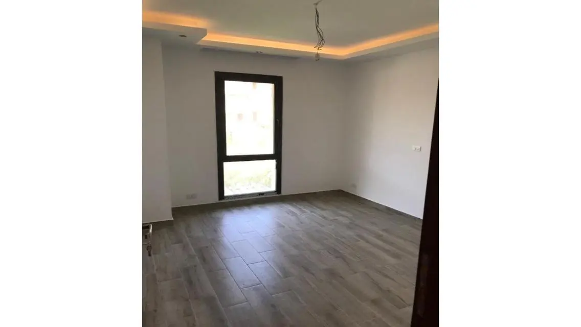 Duplex for rent in Eastown with garden finished
