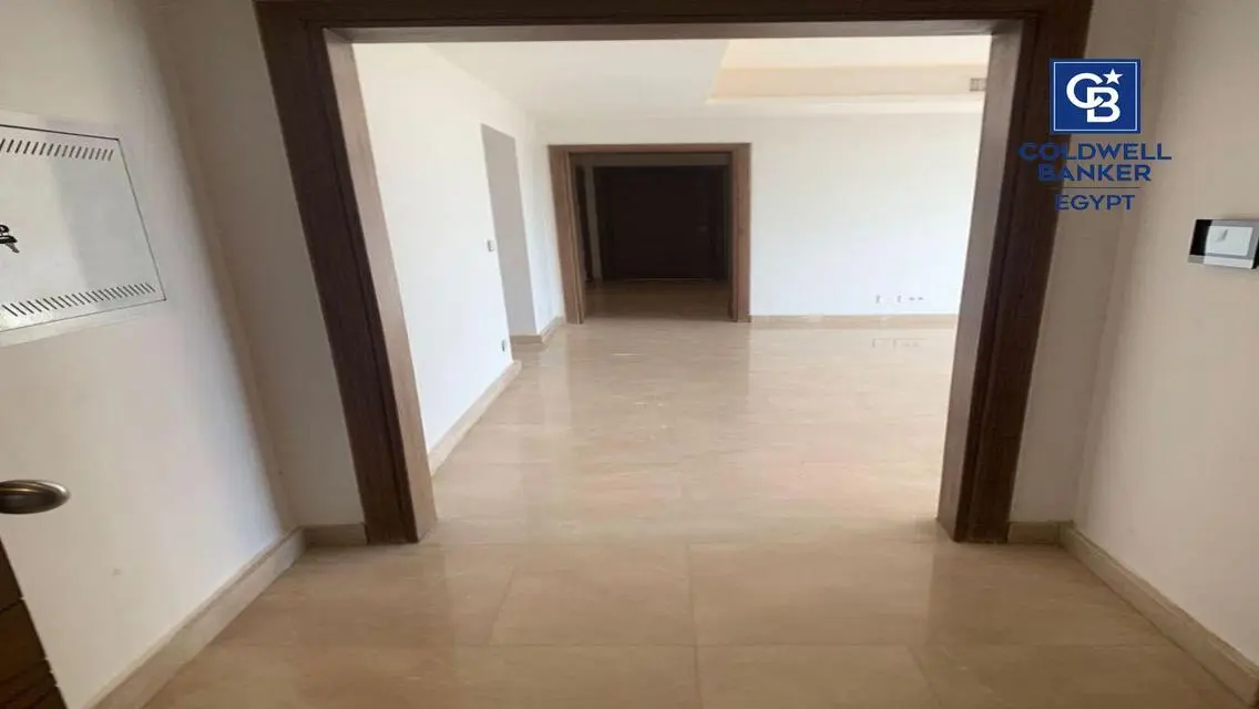شقة متشطبة بالكامل مميزة في كايرو فيستيفال سيتي