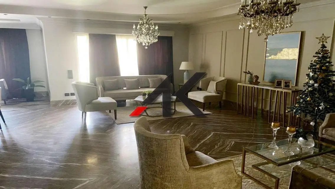 تاون هاوس مميز مفروش بحمام سباحة للبيع في بيلاجيو