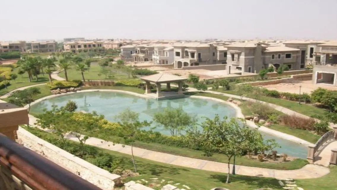 فيلا متشطبه للبيع في ليك فيو