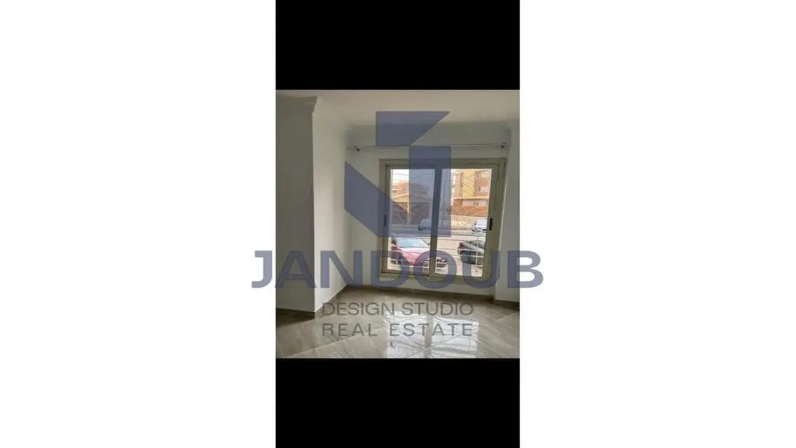 شقة للبيع في موقع استثنائي بالتجمع