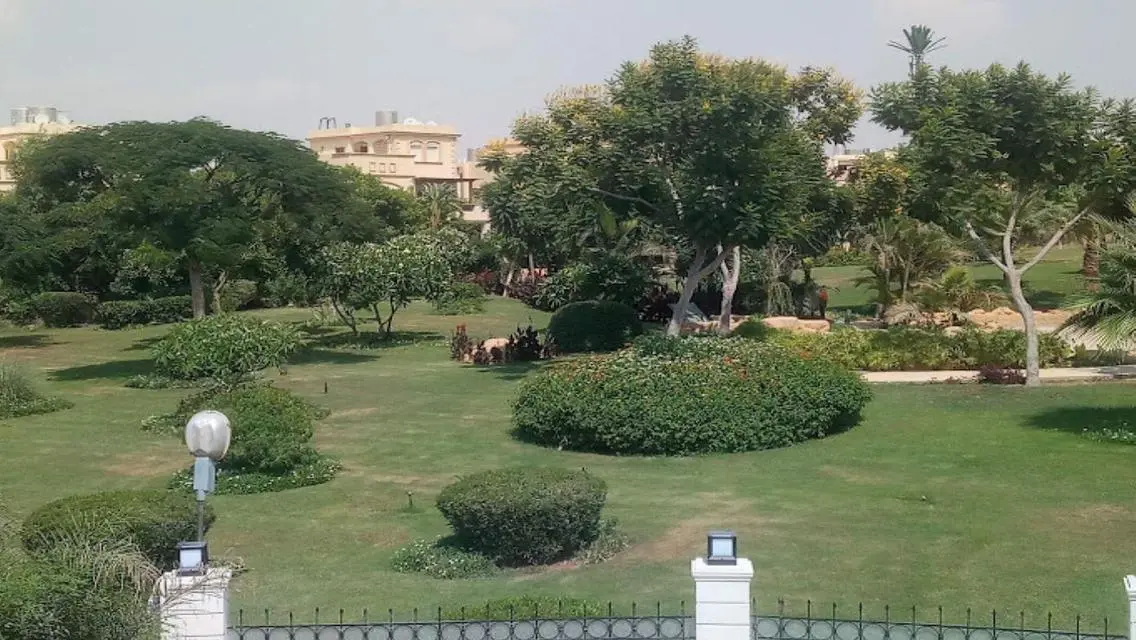 بموقع مميز توين هاوس للبيع في زيزينيا جاردنز