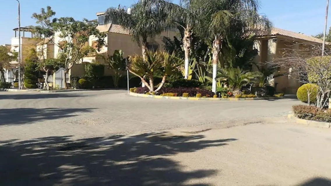 بموقع مميز توين هاوس للبيع في زيزينيا جاردنز