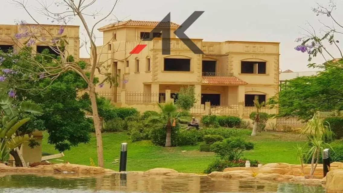 بموقع مميز توين هاوس للبيع في زيزينيا جاردنز