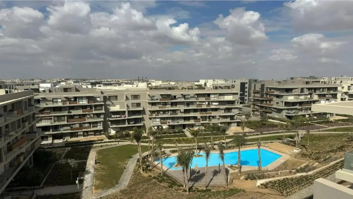 In Villette, Fifth Settlement Compounds