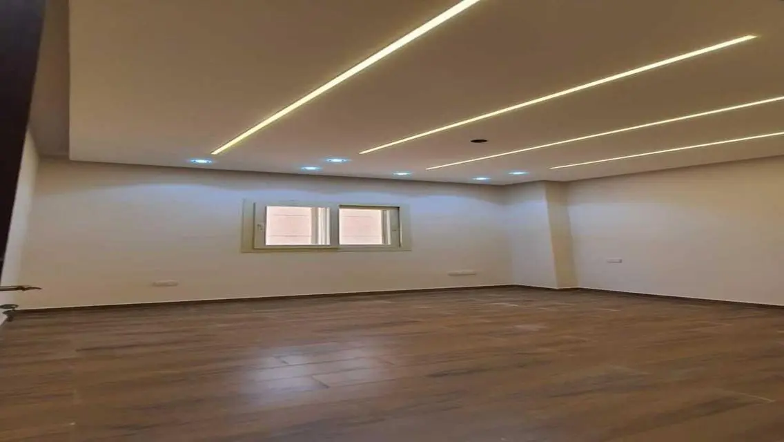 Apartment for sale, steps from the southern 90th