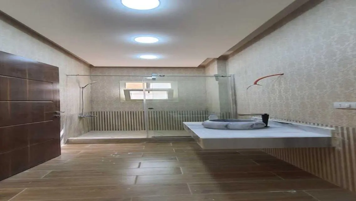 Apartment for sale, steps from the southern 90th