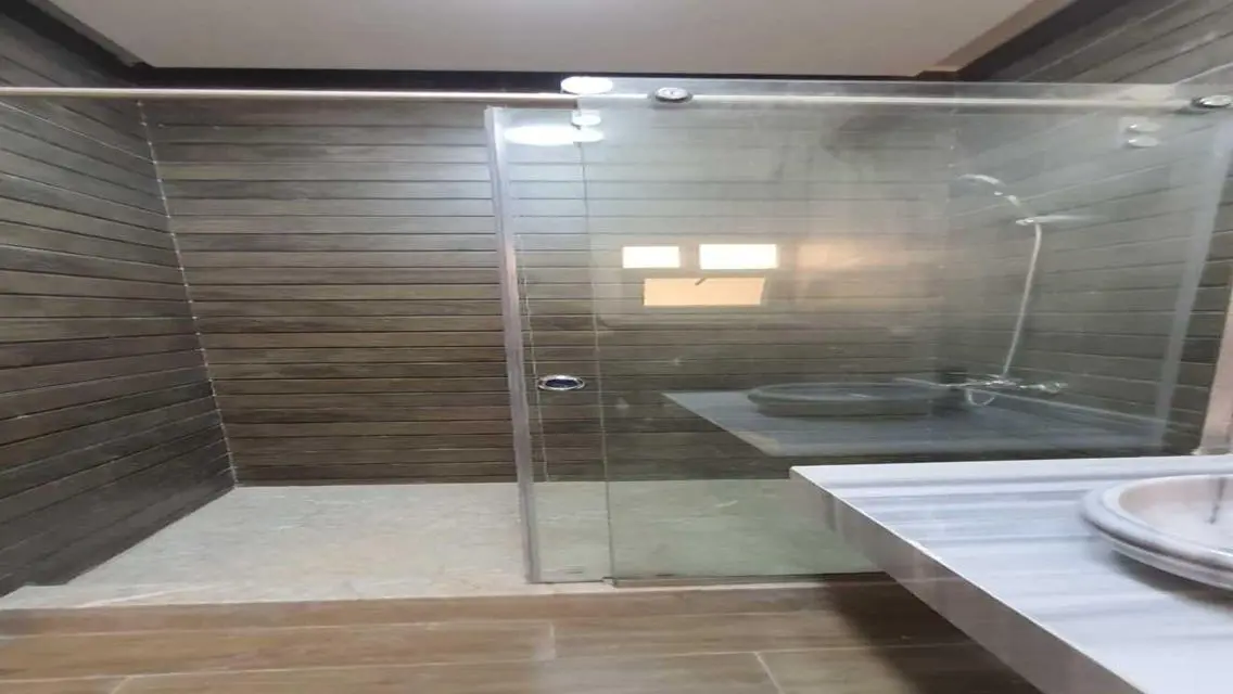 Apartment for sale, steps from the southern 90th