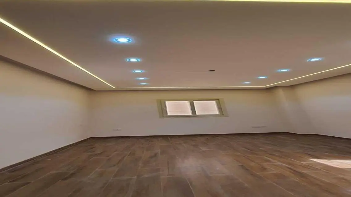 Apartment for sale, steps from the southern 90th