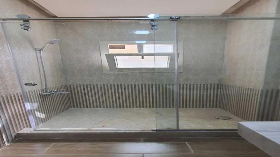 Apartment for sale, steps from the southern 90th