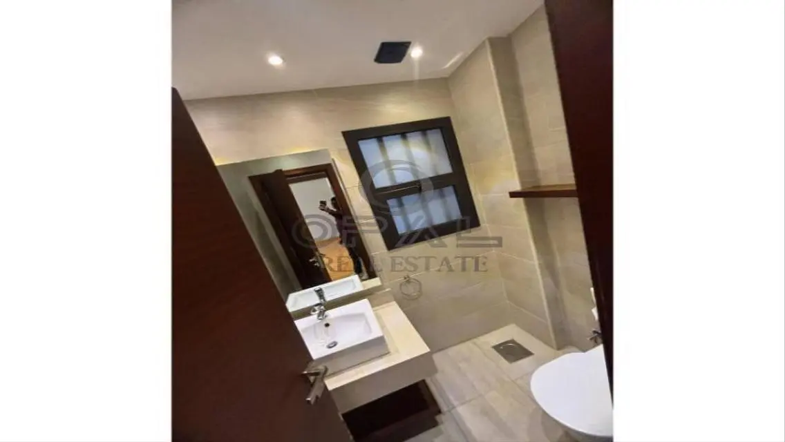 Ground apartment( 3bd + nannys for rent in Westown