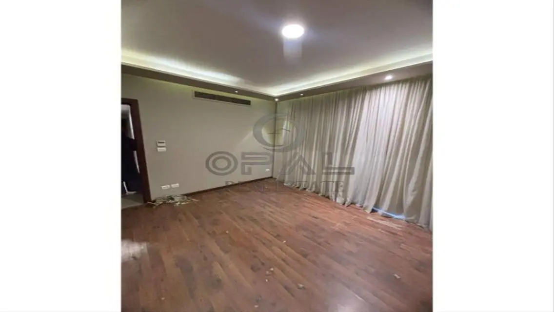 Ground apartment( 3bd + nannys for rent in Westown