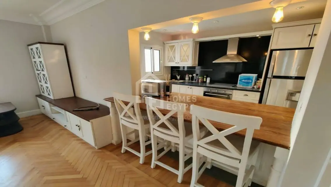 Super Bright Ultra Modern Flat With Open Kitchen